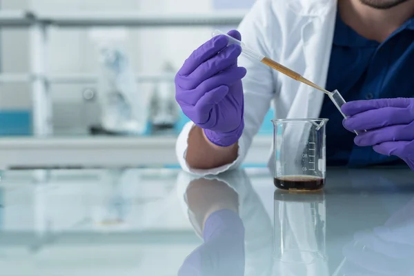 Young scientist working — Stock Photo, Image