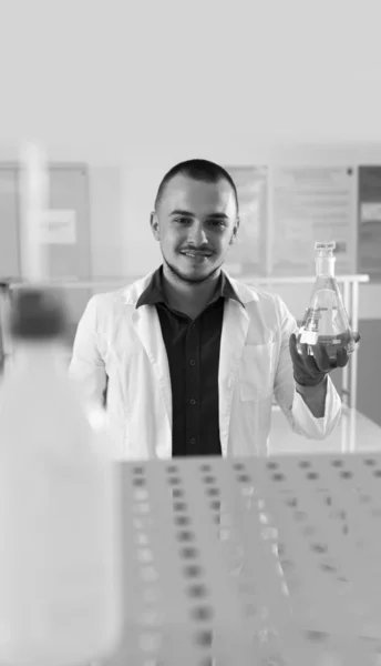 Joven doctor científico — Foto de Stock