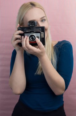 Kız alma resmi retro kamera için