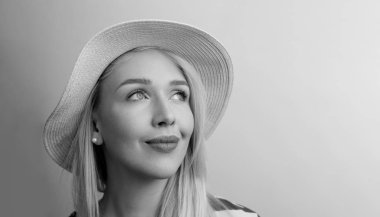 Genç kadın yaz şapka
