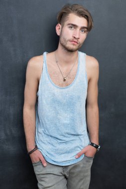 yakışıklı ve moda genç adam