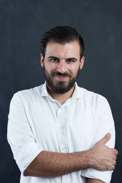 Retrato de jovem barbudo — Fotografia de Stock