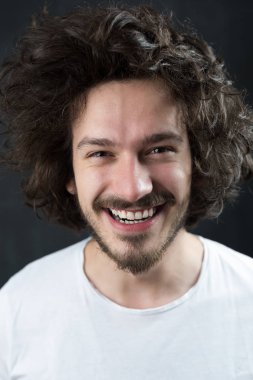 yakışıklı bir adam portresi