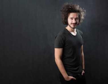 yakışıklı bir adam portresi