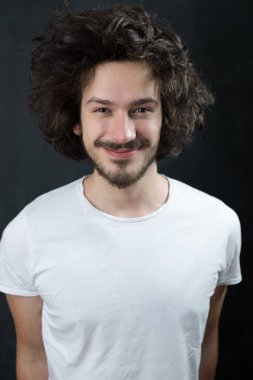 yakışıklı bir adam portresi