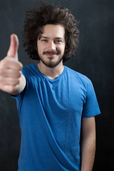 Homme aux cheveux drôles — Photo