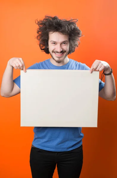 Man bedrijf leeg bord — Stockfoto