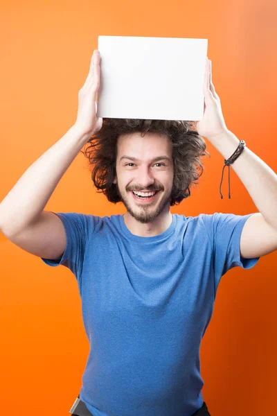 Hombre guapo con pelo gracioso —  Fotos de Stock