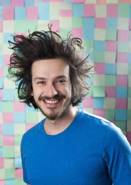 Homem com cabelo engraçado — Fotografia de Stock