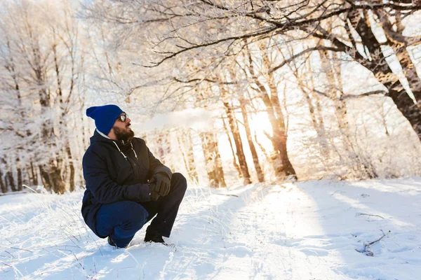 Adventure man in winter — Stock Photo, Image