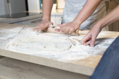 Sevimli çocuk babası ile