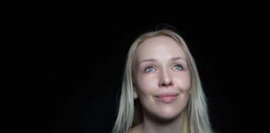 sarışın bir kadın arıyorum