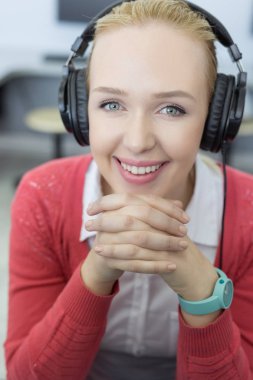 sınıfta öğrenme kadın