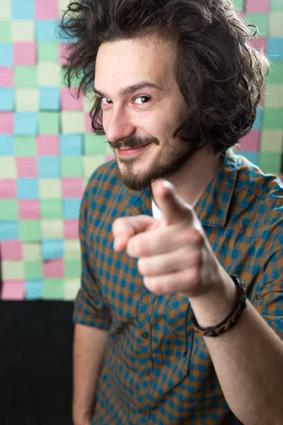 Homem com cabelo engraçado — Fotografia de Stock