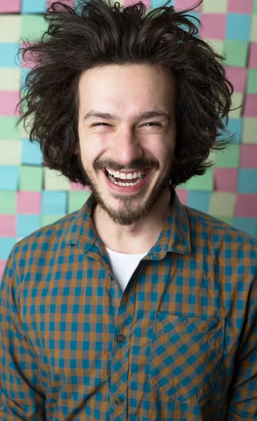 Hombre con pelo gracioso — Foto de Stock