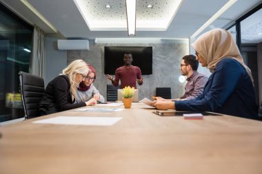 Ofiste çok kültürlü iş takım