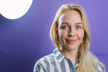 Çekici Genç Kadın