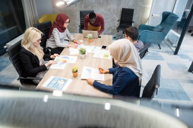 Ofiste çok kültürlü iş takım