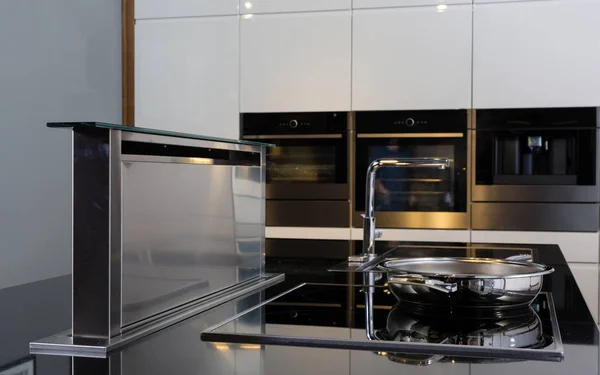 Küche im minimalistischen Stil — Stockfoto