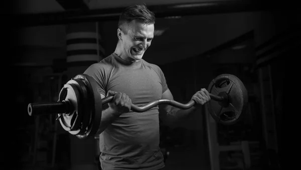 Homem treino com barbell — Fotografia de Stock