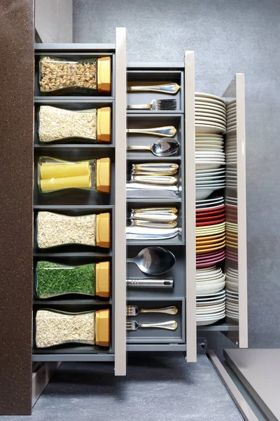 Encimera de cocina moderna con ingredientes alimentarios — Foto de Stock