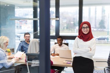 Modern ofis toplantı uymak