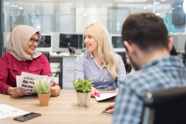 İş adamları toplantım var.