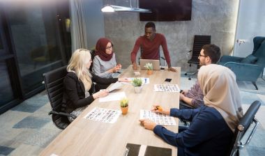 Ofiste çok kültürlü iş takım