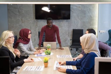 Ofiste çok kültürlü iş takım