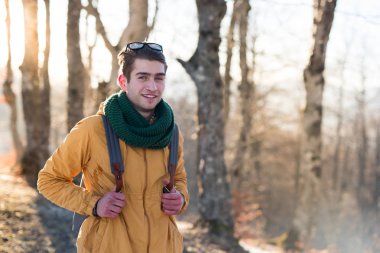 Ormandaki genç adam