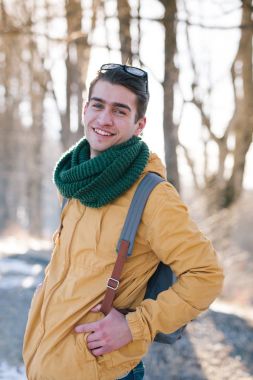 Ormandaki genç adam