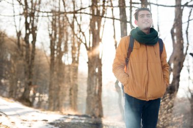 Ormandaki genç adam