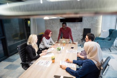 Ofiste çok kültürlü iş takım