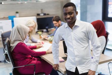 Ofiste çok kültürlü iş takım