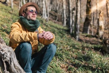 Ormandaki genç adam