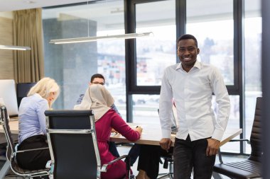 Modern ofis toplantı uymak