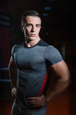 adale adam jimnastik poz 