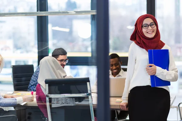 Modern ofis toplantı uymak