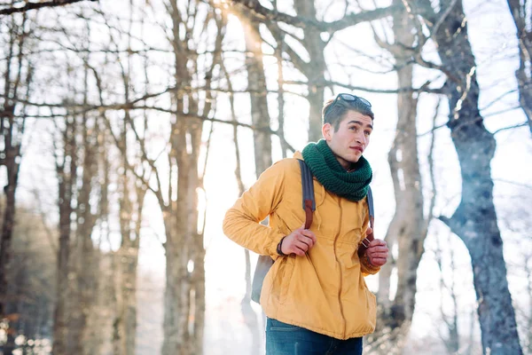 Ormandaki genç adam