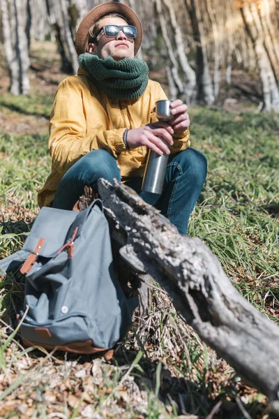 Ormandaki genç adam