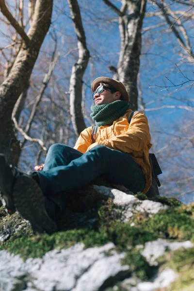 Ormandaki genç adam