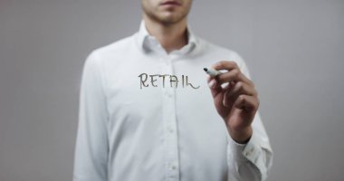 Cam üzerinde yazılı genç adam