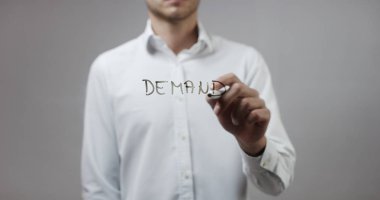 Cam üzerinde yazılı genç adam