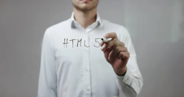 Hombre escribiendo en vidrio — Foto de Stock