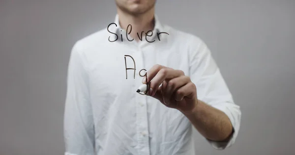 Joven escribiendo sobre vidrio — Foto de Stock