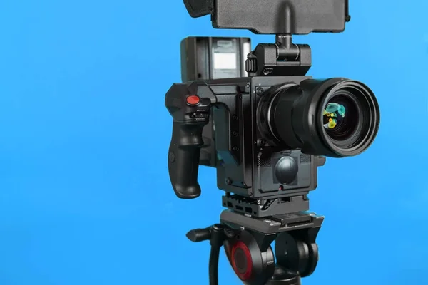 Professionele Videocamera Levendige Kleur Achtergrond Maken Van Contrast — Stockfoto