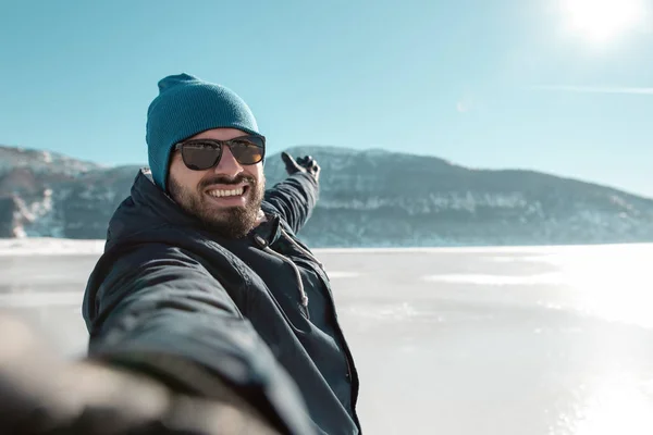 Man Making Selfie Frozen Lake — Stock Photo, Image