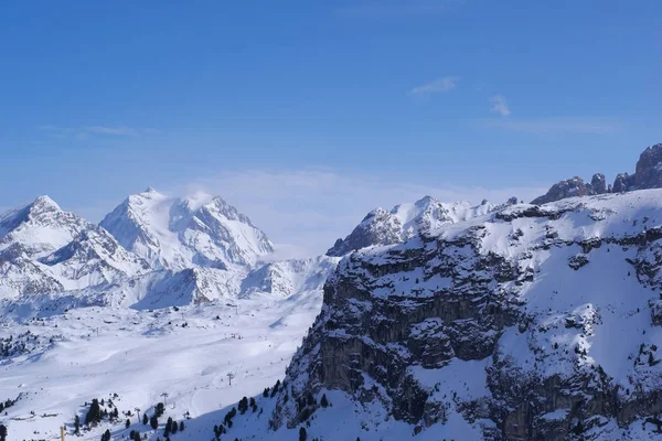 Panorama Góry Pokryte Śniegiem — Zdjęcie stockowe