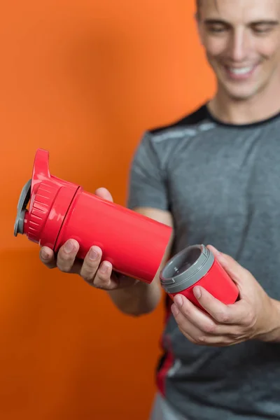 Portret Van Een Lichaam Bouwer Houden Een Bolletje Eiwit Mix — Stockfoto