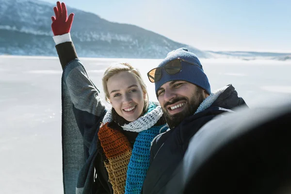 Selfie Frente Del Lago Congelado — Foto de Stock